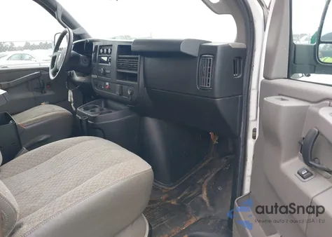 2017 Chevrolet Express 2500 Work Van z USA, uszkodzony, nr VIN 1GCWGAFF8H1247800